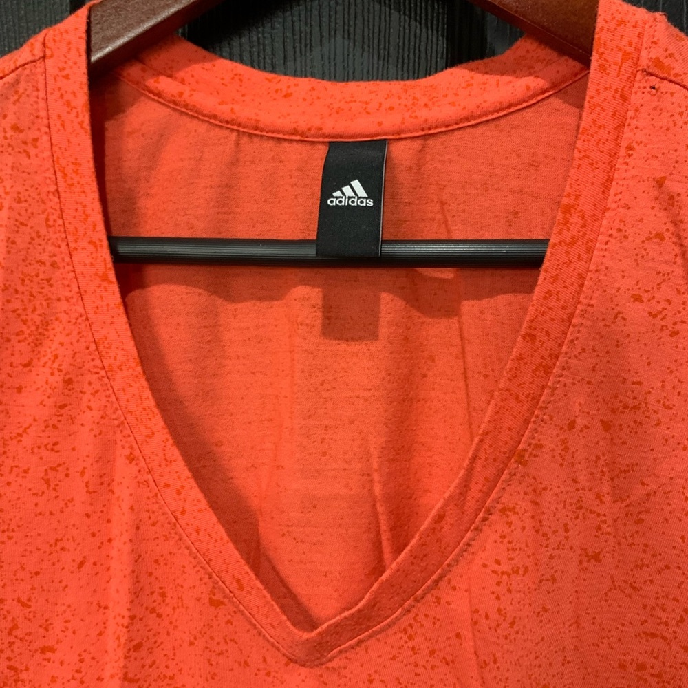 Workout top - Picture 2 of 2